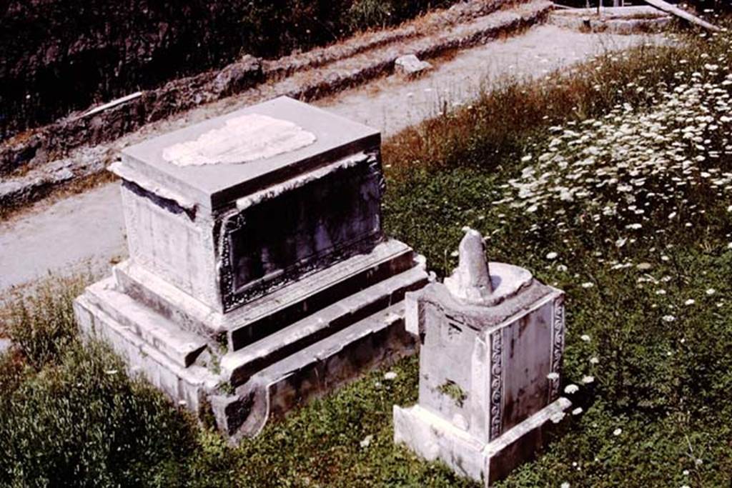 Herculaneum, 1975. Terrace of Marcus Nonius Balbus with altar and statue base. Photo by Stanley A. Jashemski.
Source: The Wilhelmina and Stanley A. Jashemski archive in the University of Maryland Library, Special Collections (See collection page) and made available under the Creative Commons Attribution-Non Commercial License v.4. See Licence and use details. J75f0717
